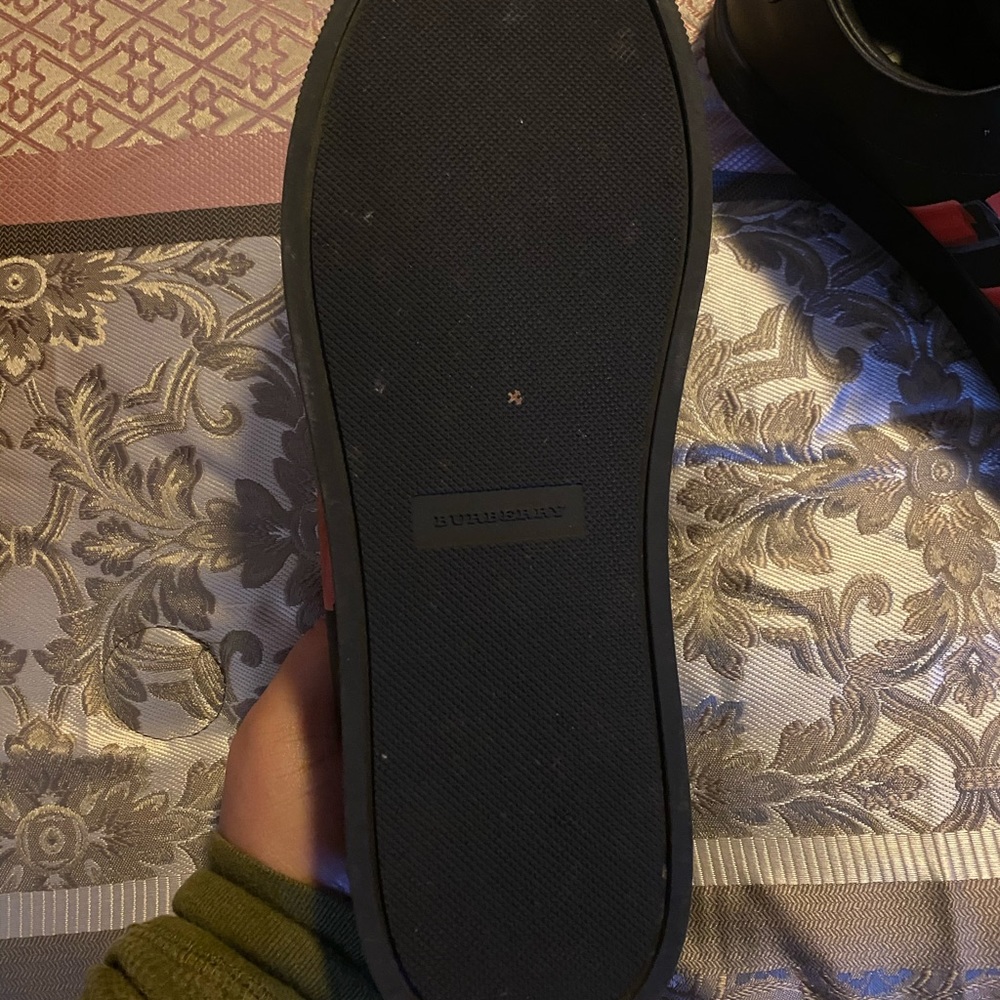 Men’s Burberry sneaker - Picture 3 of 3
